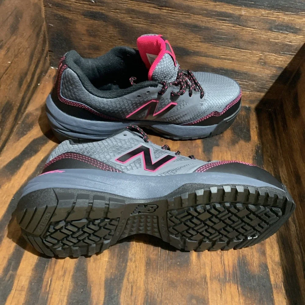 New Balance 589‎ Industrial Composite Toe Shoe Women 7.5B Pink Gray ASTM Safety